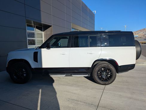 Used 2023 Land Rover Defender 130 X-Dynamic SE image 11