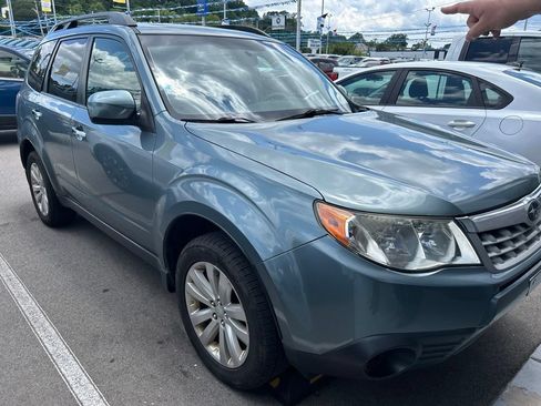 Used 2013 Subaru Forester 2.5X Premium w/ All-Weather Pkg AWD/4WD image 2