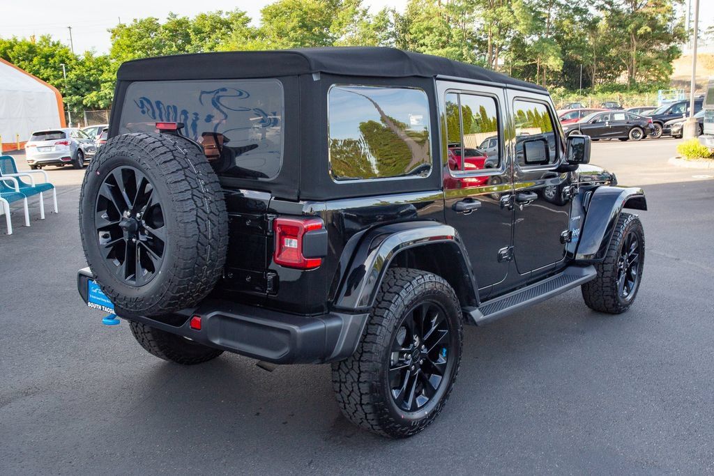 Used 2022 Jeep Wrangler Unlimited Sahara w/ Cold Weather Group AWD/4WD image 14