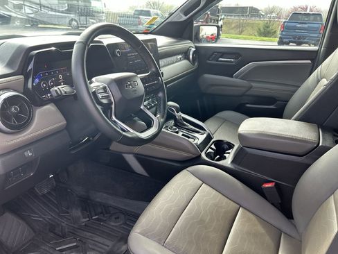 Used 2024 Chevrolet Colorado ZR2 w/ ZR2 Convenience Package III image 25