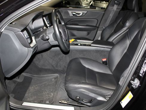 Used 2021 Volvo V60 T5 Cross Country w/ Climate Package image 23