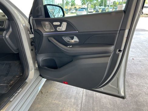 Used 2025 Mercedes-Benz GLS 450 4MATIC w/ AMG Line Exterior image 22