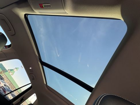 Used 2022 Volkswagen Atlas SEL R-Line image 32