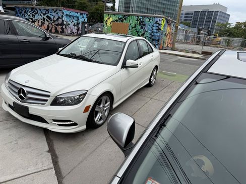 Used 2011 Mercedes-Benz C 300 4MATIC Sedan image 7