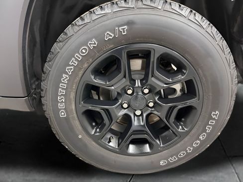 Used 2021 Jeep Cherokee Trailhawk AWD/4WD image 20