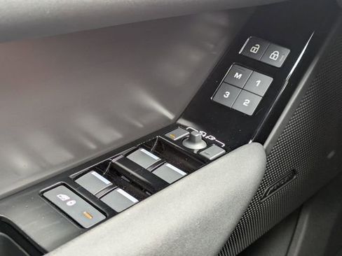 Used 2025 Land Rover Range Rover Velar Dynamic SE image 29