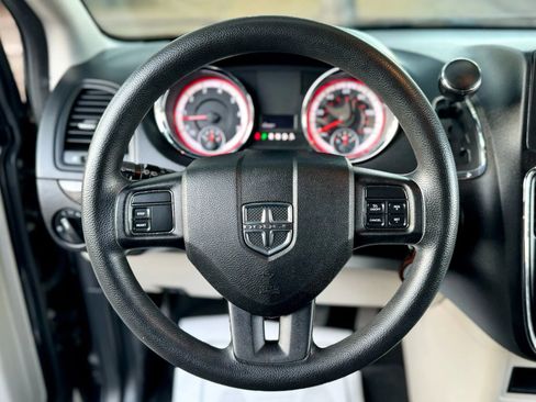 Used 2011 Dodge Grand Caravan Mainstreet image 19