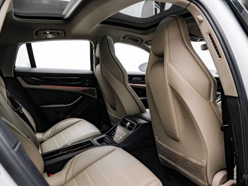 Used 2025 Porsche Panamera w/ Premium Package image 70