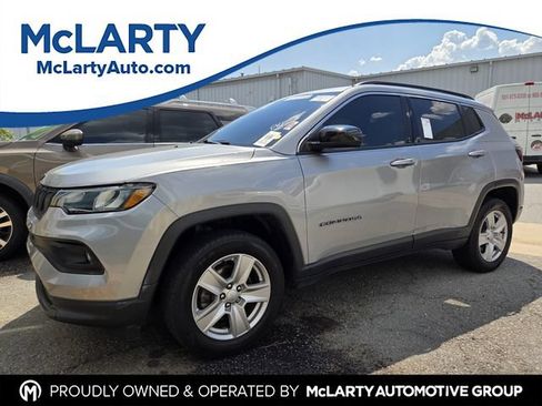 Used 2022 Jeep Compass Latitude w/ Convenience Group AWD/4WD image 1