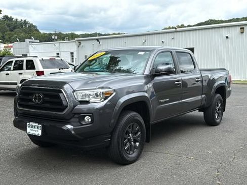 Used 2022 Toyota Tacoma SR5 AWD/4WD image 3