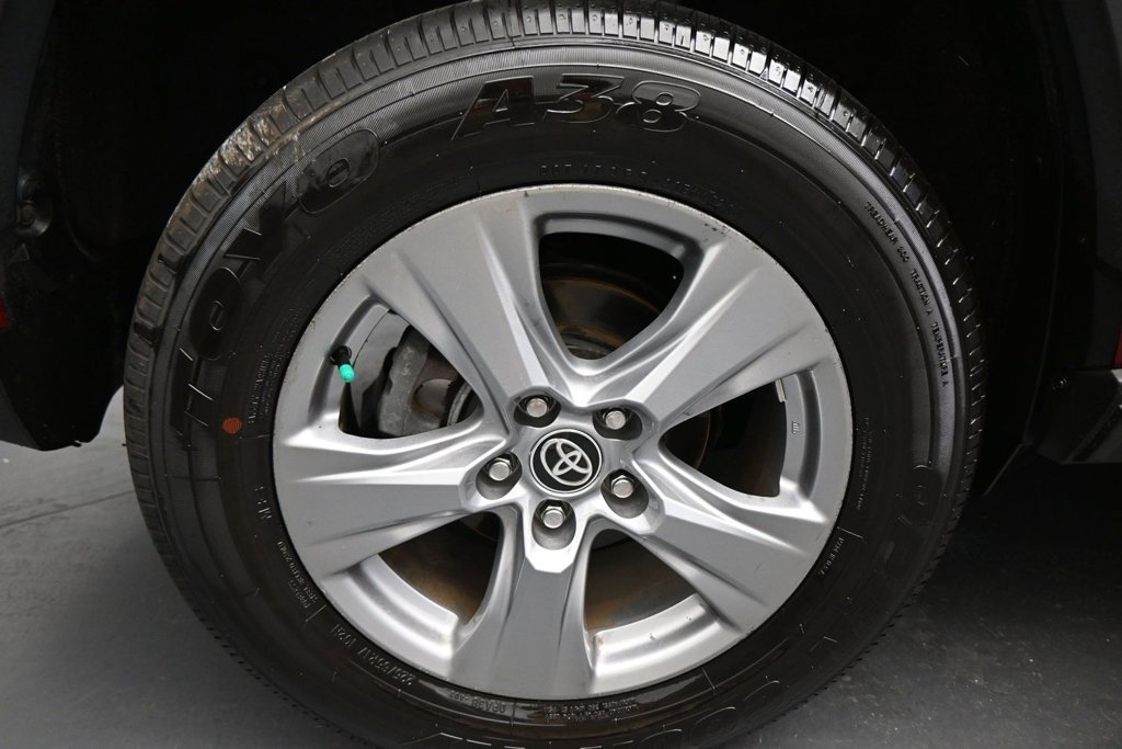 Used 2022 Toyota RAV4 XLE AWD/4WD image 19