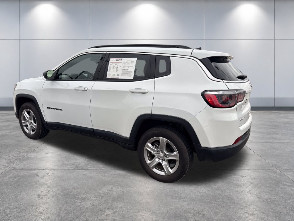 Used 2023 Jeep Compass Latitude AWD/4WD image 3