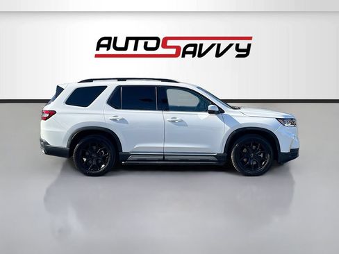 Used 2025 Honda Pilot Touring image 8