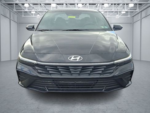 Certified 2025 Hyundai Elantra Sport FWD image 2