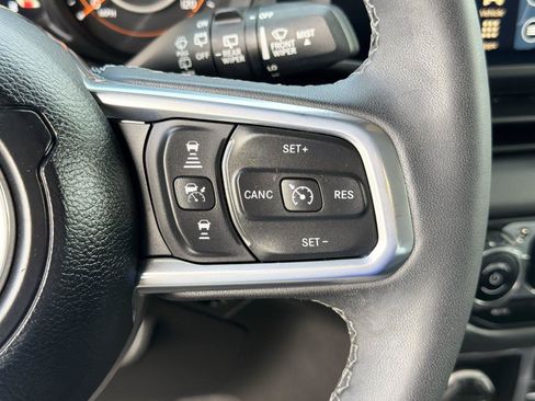 Used 2025 Jeep Wrangler Unlimited Sahara AWD/4WD image 24