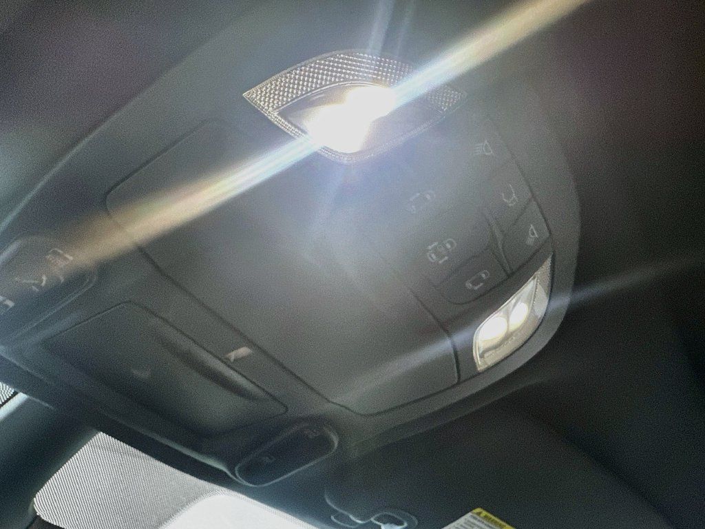 Used 2025 Chrysler Pacifica Limited FWD image 38