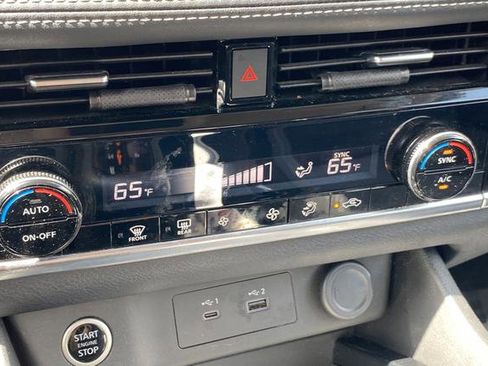 Used 2021 Nissan Rogue SV image 17