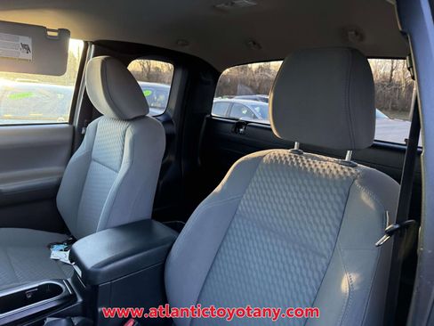 Used 2022 Toyota Tacoma SR image 10