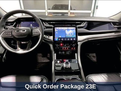 Used 2023 Jeep Grand Cherokee Limited w/ Luxury Tech Group II AWD/4WD image 10