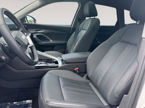 Certified 2025 Audi Q5 Premium w/ Convenience Package AWD/4WD image 9