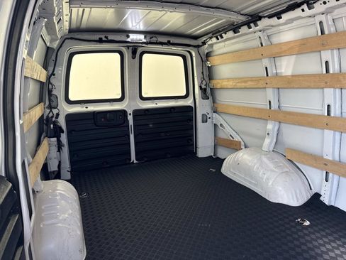 Used 2023 GMC Savana 2500 w/ Driver Convenience Package image 13