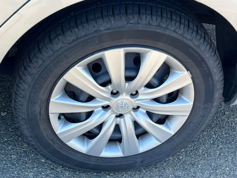 Used 2012 Toyota Corolla LE FWD image 22