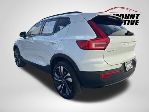 Used 2024 Volvo XC40 B5 Plus w/ Climate Package image 5