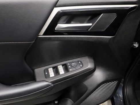 Used 2024 Mitsubishi Outlander SE image 24