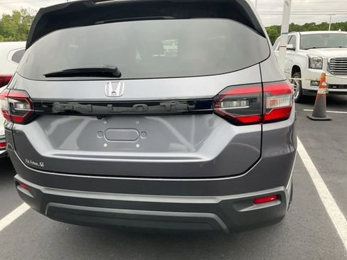 Used 2023 Honda Pilot LX image 8