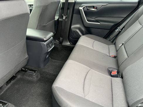 Used 2025 Toyota RAV4 XLE AWD/4WD image 15