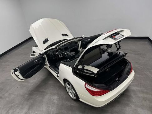 Used 2016 Mercedes-Benz SL 550 w/ Driver Assistance Package image 25