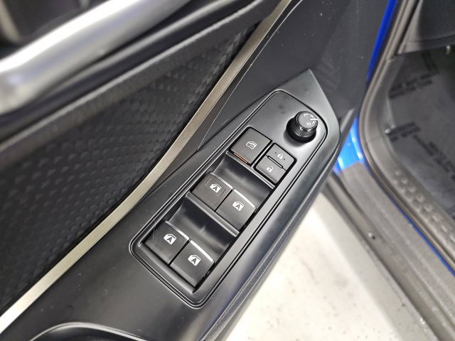 Used 2018 Toyota C-HR XLE FWD image 13