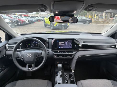 Used 2025 Toyota Camry LE image 31