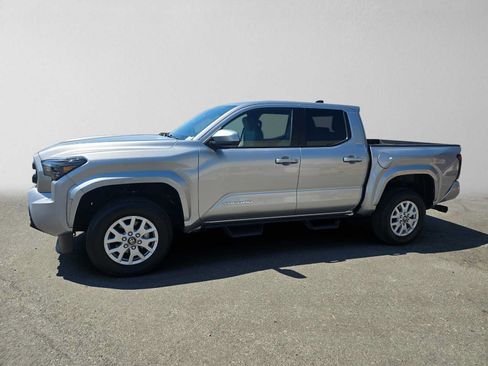 Used 2025 Toyota Tacoma SR5 AWD/4WD image 6