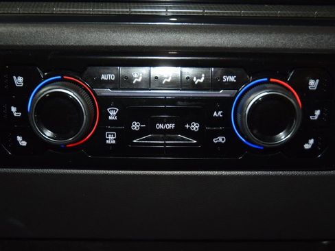 Used 2024 Chevrolet Silverado 1500 ZR2 w/ Technology Package image 37