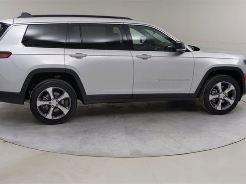 Used 2025 Jeep Grand Cherokee L Limited image 13