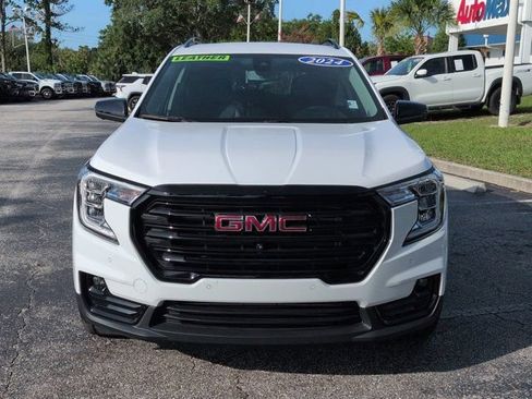 Used 2024 GMC Terrain SLT w/ Tech Package FWD image 9
