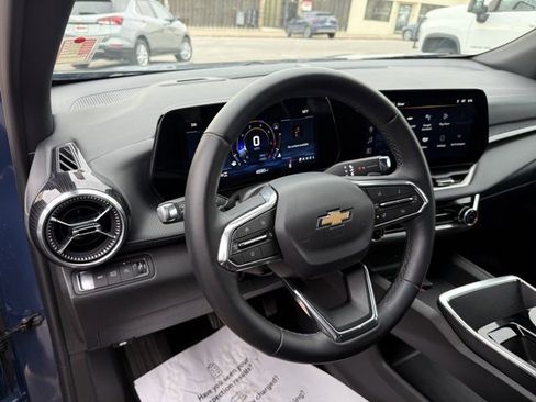 Used 2025 Chevrolet Equinox LT w/ Safety and Technology Package image 11