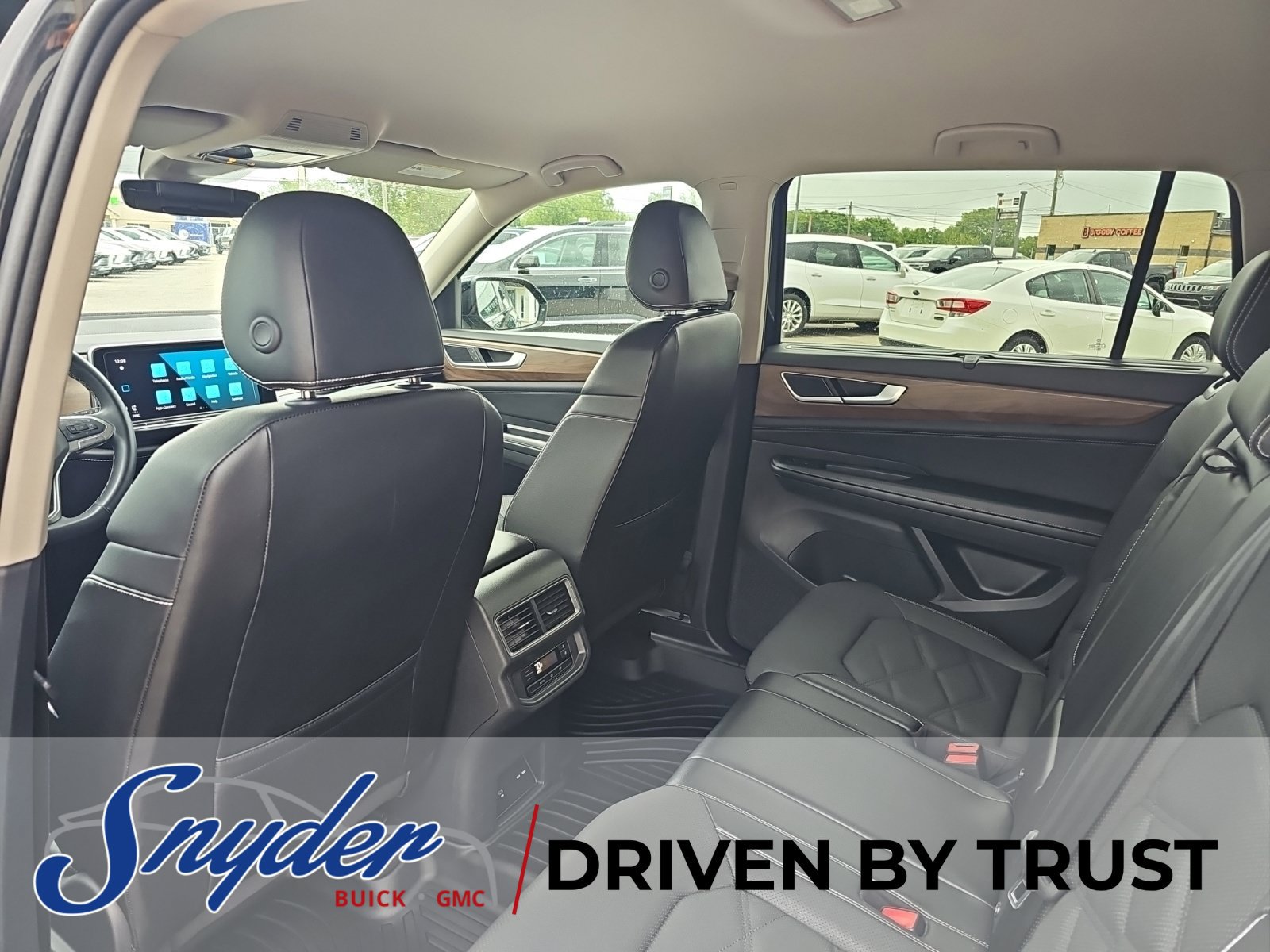 Used 2024 Volkswagen Atlas SE FWD image 23