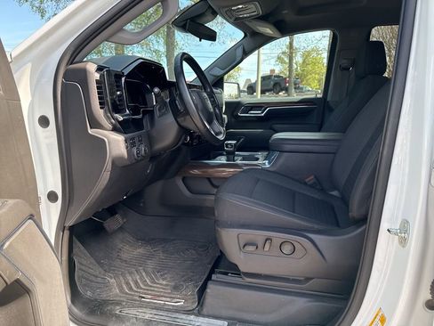 Used 2023 Chevrolet Silverado 1500 LT Trail Boss w/ Protection Package image 9