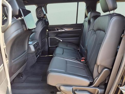 Used 2022 Jeep Wagoneer Series II w/ Rear Seat Video Group 1 image 11