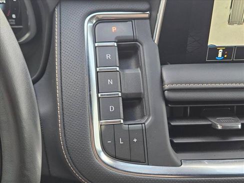 Used 2023 GMC Yukon XL AT4 w/ Technology Package AWD/4WD image 15