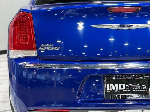 Used 2018 Chrysler 300 Limited w/ Safetytec Plus Group image 8