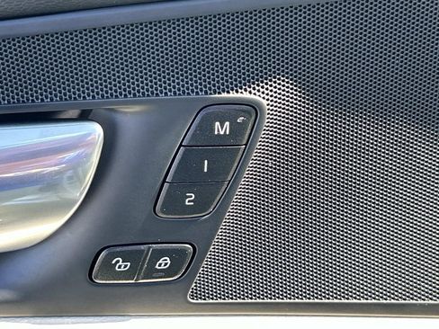 Used 2023 Volvo XC60 B5 Plus image 24