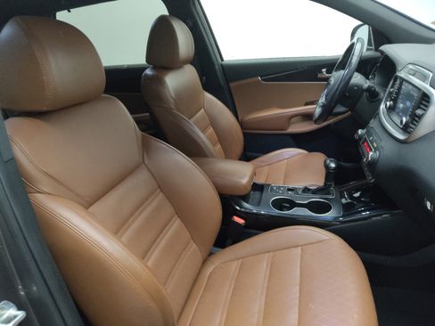 Used 2019 Kia Sorento SX image 21