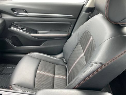 Used 2024 Nissan Altima 2.5 SR FWD image 14