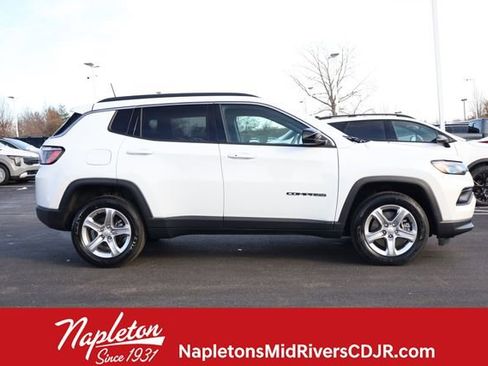 Used 2024 Jeep Compass Latitude image 4