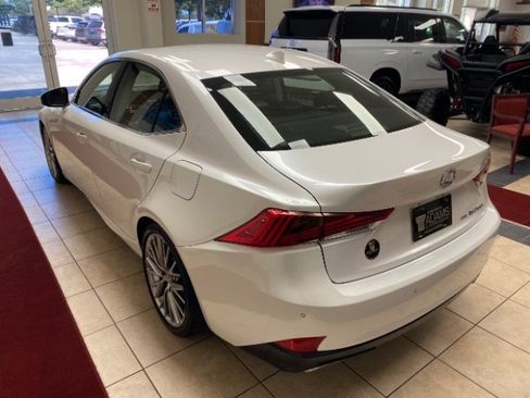 Used 2018 Lexus IS 300 AWD image 3