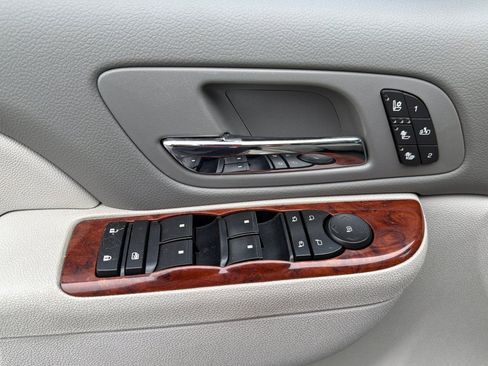 Used 2013 Chevrolet Tahoe LTZ AWD/4WD image 8
