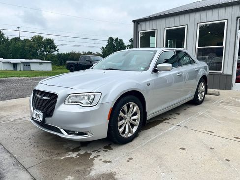 Used 2020 Chrysler 300 Touring L w/ Value Package AWD/4WD image 3